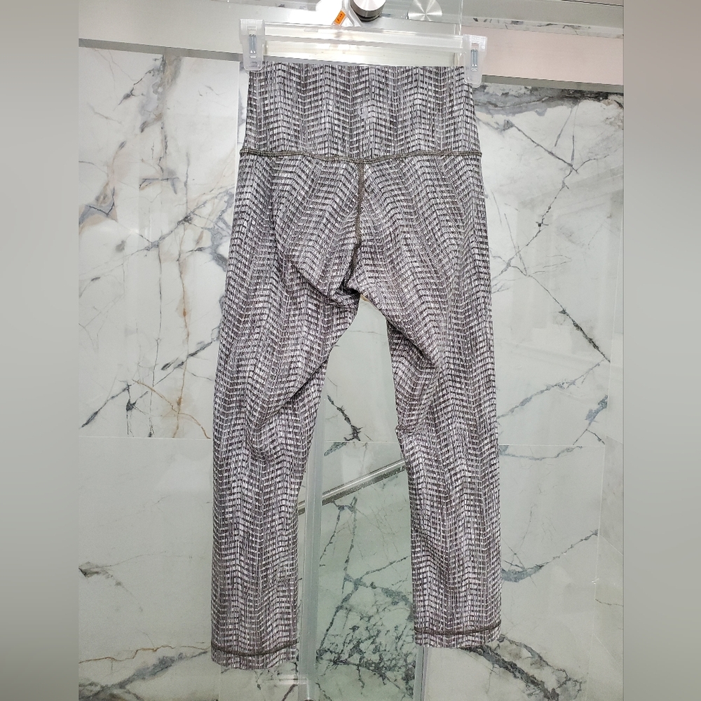 Lululemon Wunder Under Crop Leggings Size 4 - Picture 2 of 4
